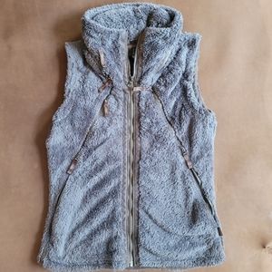 Kuhl Fuzzy Vest With Zip In Hood Womens Size M Green Soft And Comfortable